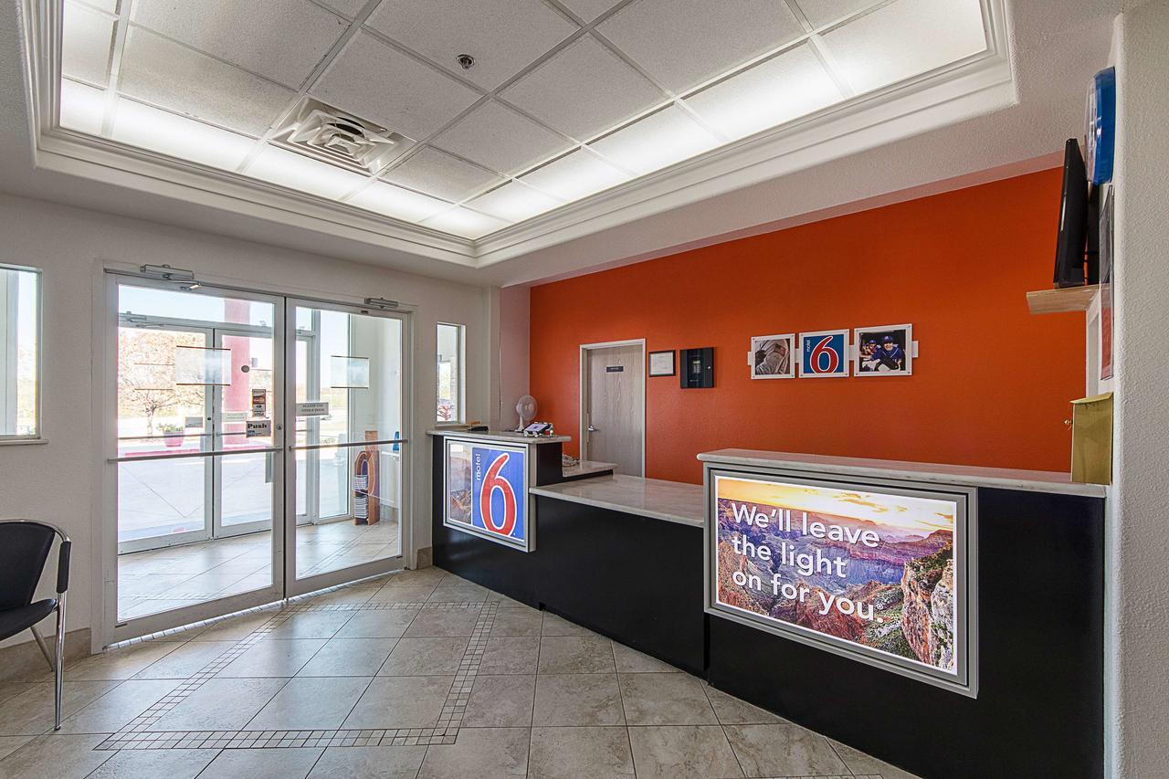 Motel 6-San Antonio, Tx - Downtown - Alamo Dome Luaran gambar