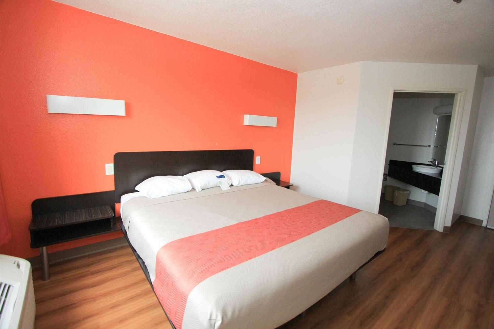 Motel 6-San Antonio, Tx - Downtown - Alamo Dome Luaran gambar