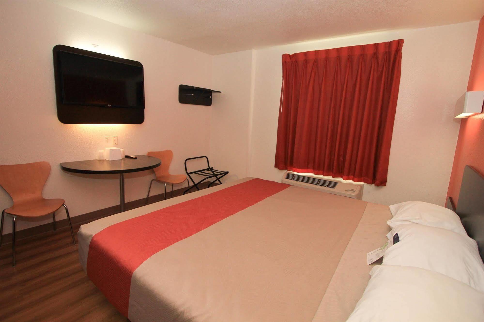 Motel 6-San Antonio, Tx - Downtown - Alamo Dome Luaran gambar